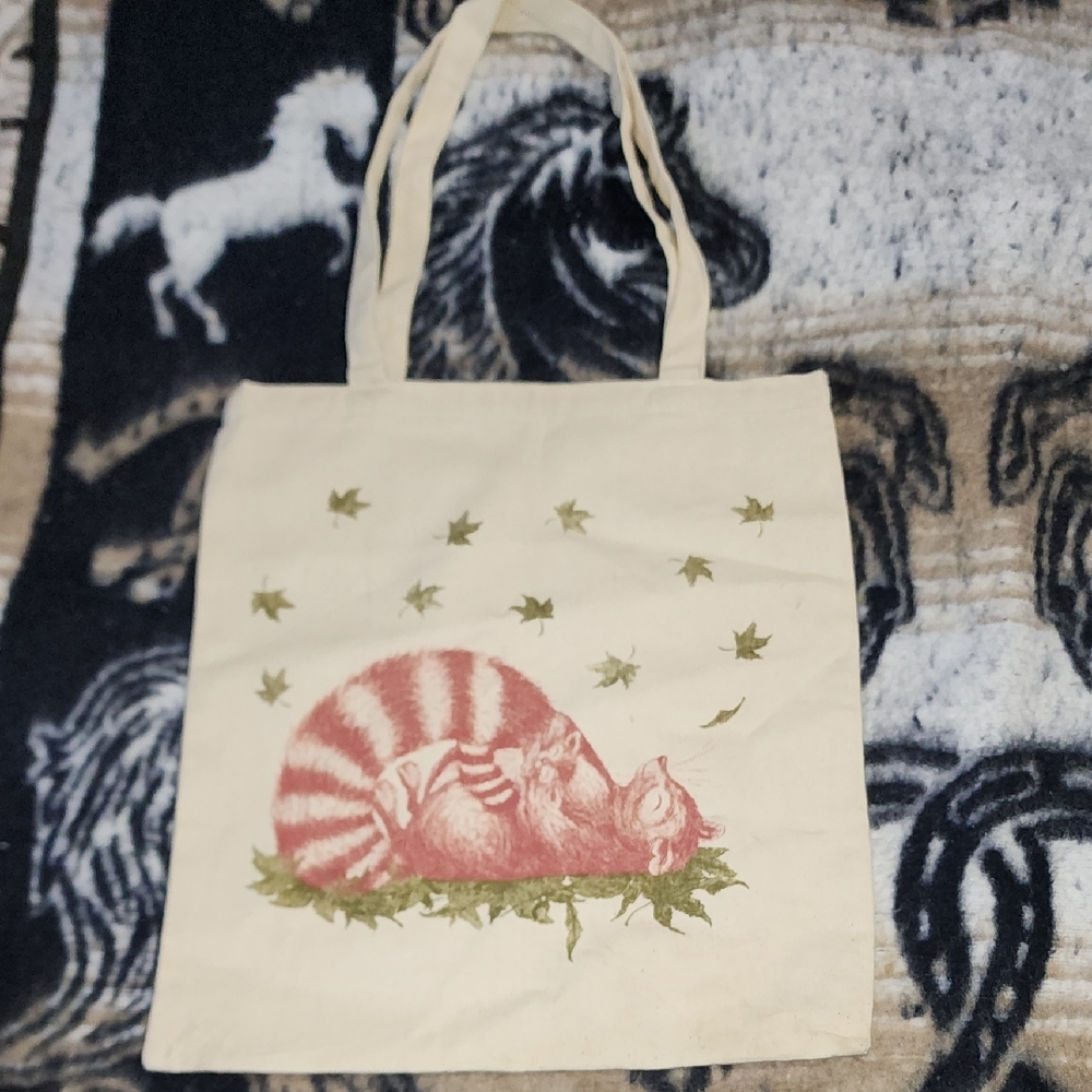 designed by the artist and PhD in Arts Adriana Ronquillo. Hand Made.